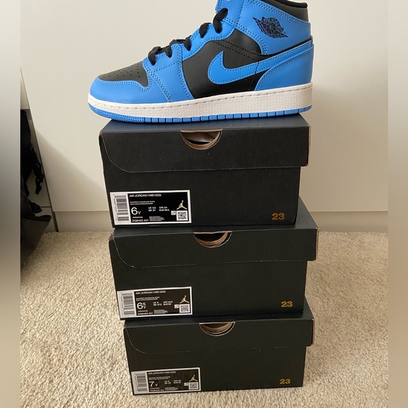 Jordan 1 Mid University Blue Black GS - Picture 2 of 7